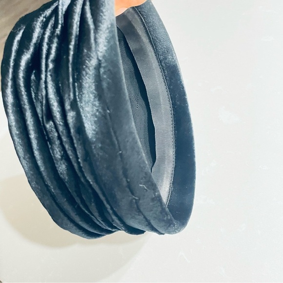 SAKS FIFTH AVENUE VINTAGE VELVET VELOUR ROUND HAT PILLBOX HAT FRANE PRELOVED - Picture 7 of 11